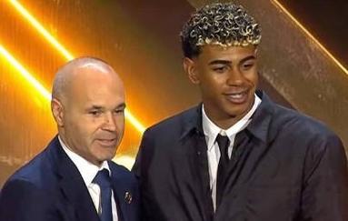 IG与BLG大战因台风延期！BLG粉丝不满怒斥，官方就为给IG调整时间