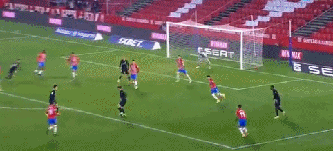 40岁魔笛仍不老！助米兰领跑意甲+连续10轮踢满全场