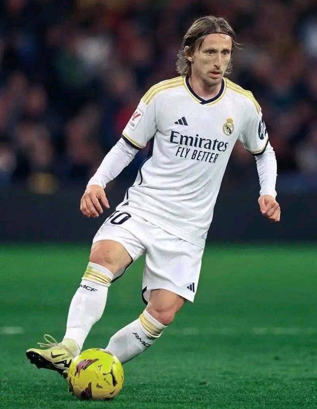 8岁电竞神童签约职业战队！Aurora破格签约ShaLun引热议，Twitch曾因年龄封禁至2032年