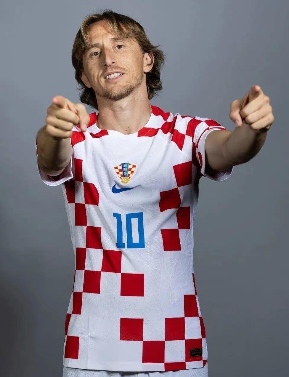 申京隔扣颜射亚当斯，后者按头锁喉遭申京“挑衅”：就扣你这混球