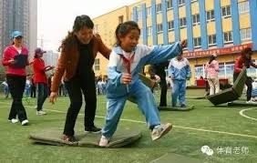 复古？多特球迷提议将球队队徽换回上世纪曾使用过的经典风格