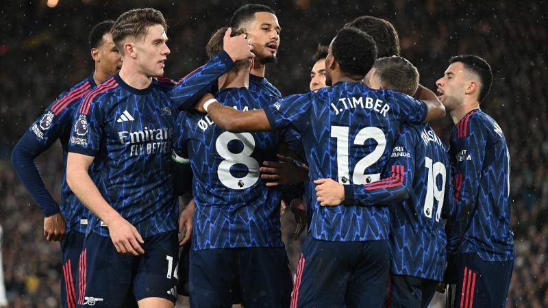 艾顿：我来湖人是填补空缺的，他们长期缺少攻守兼备的大个子